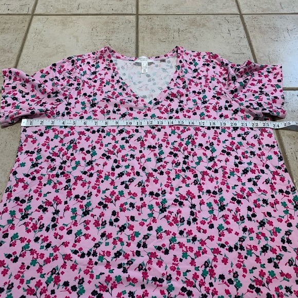 Addition Elle Pink Floral V-Neck T-Shirt - Size 2X Plus Size - Picture 3 of 5